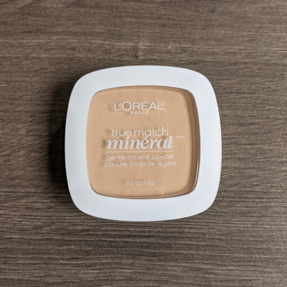 Brand name makeup - Picture 1 of 4